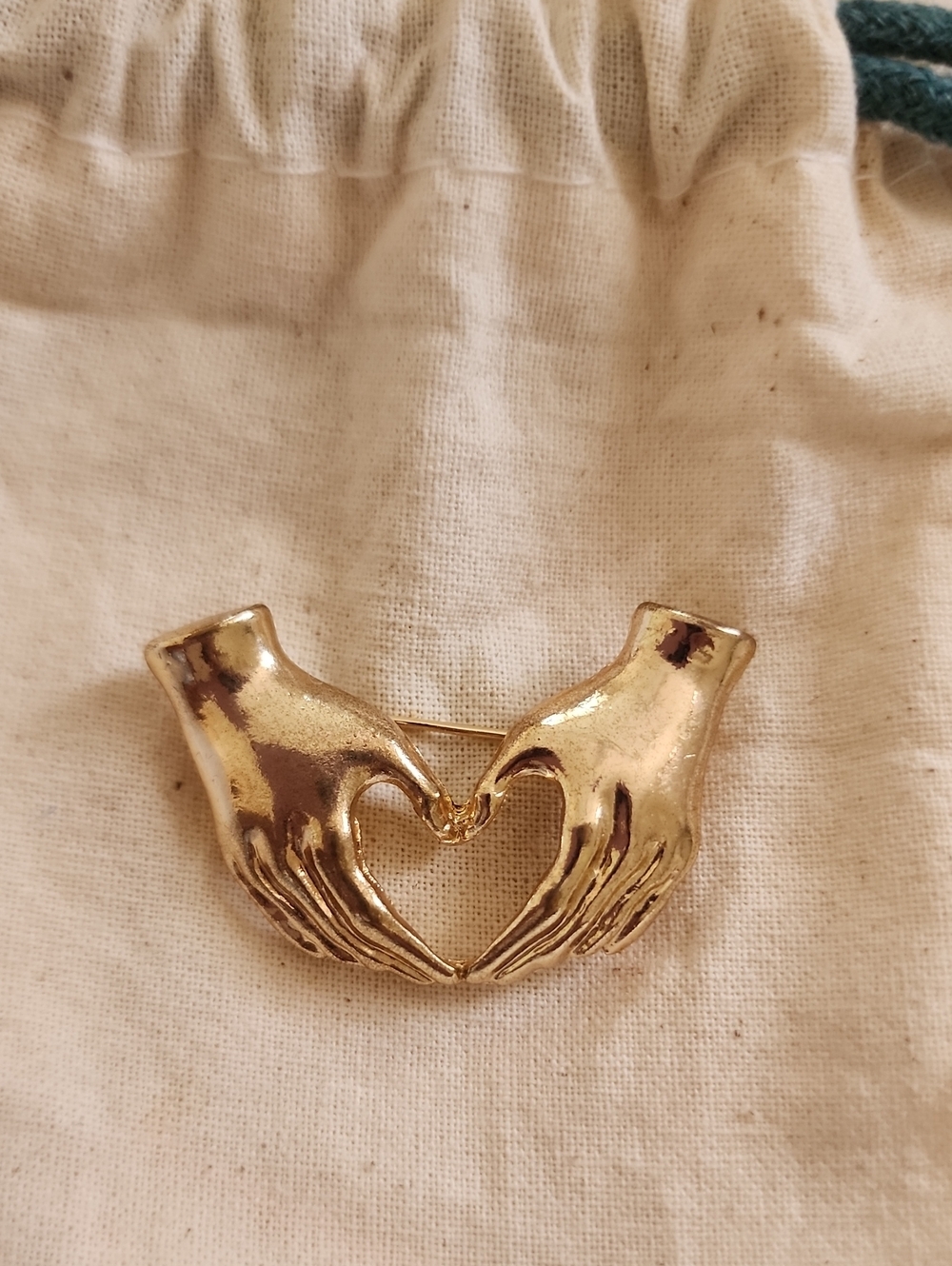Gold Tone Hands Heart Brooch Pin Love Romantic Jewelry